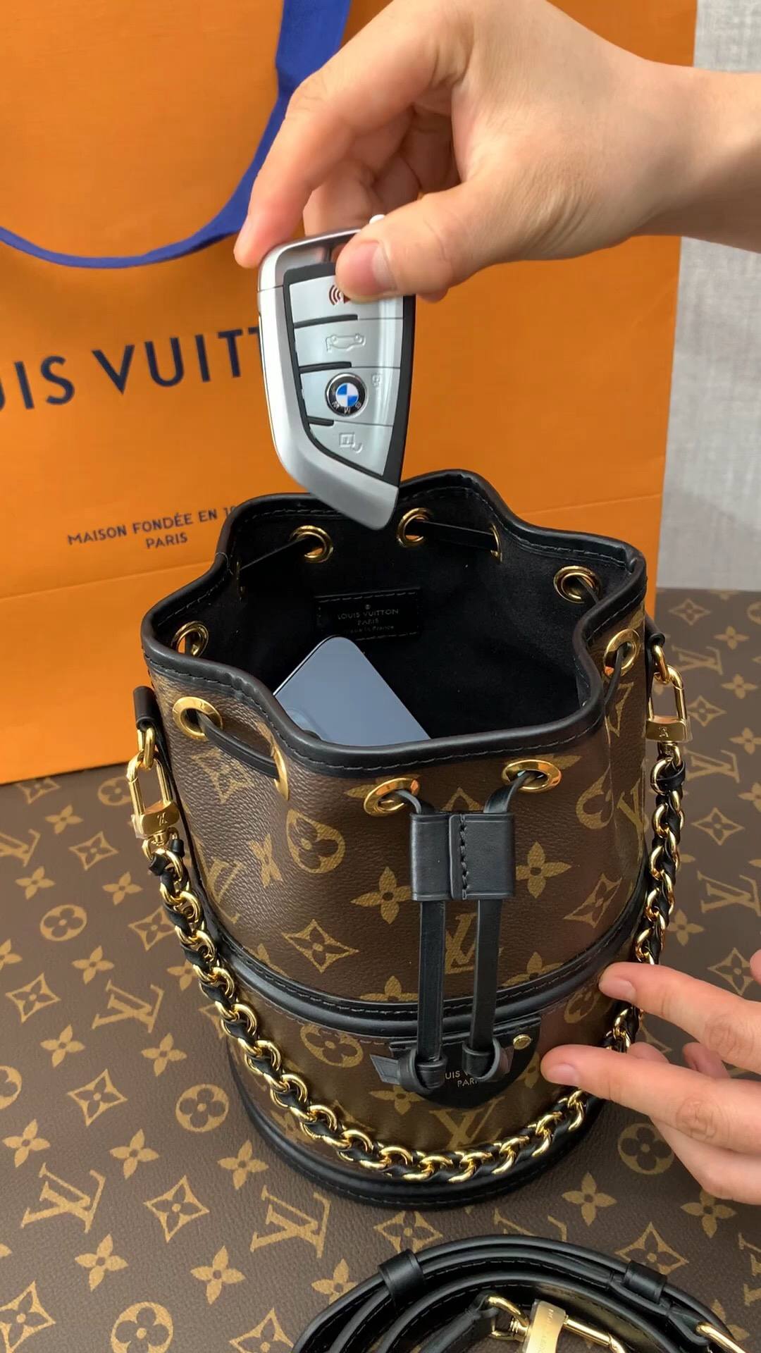 Ellebag’s 1:1 Replica of Louis Vuitton M83480 Canoé Chain Bucket Bag: A Perfect Fusion of Classic Design and Modern Craftsmanship(2024 Dec Updated)-Best Quality Fake Louis Vuitton Bag Online Store, Replica designer bag ru