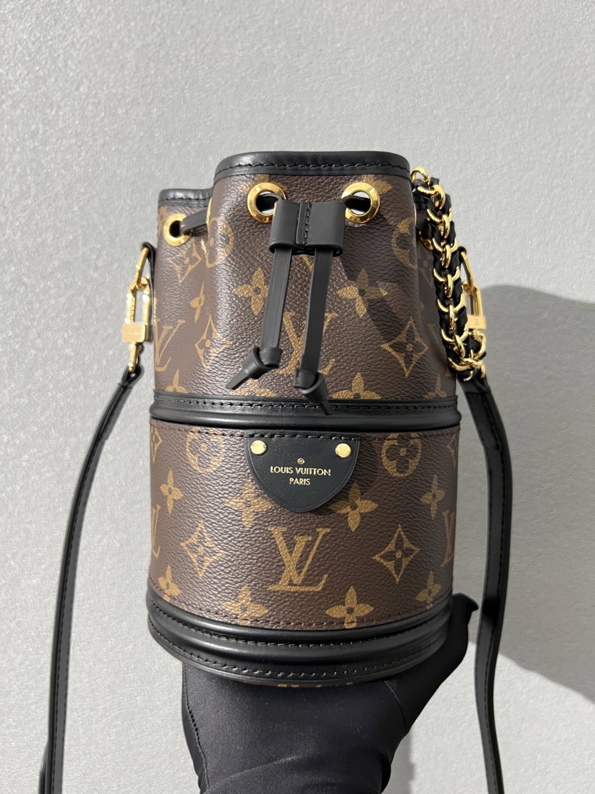 Ellebag’s 1:1 Replica of Louis Vuitton M83480 Canoé Chain Bucket Bag: A Perfect Fusion of Classic Design and Modern Craftsmanship(2024 Dec Updated)-Best Quality Fake Louis Vuitton Bag Online Store, Replica designer bag ru