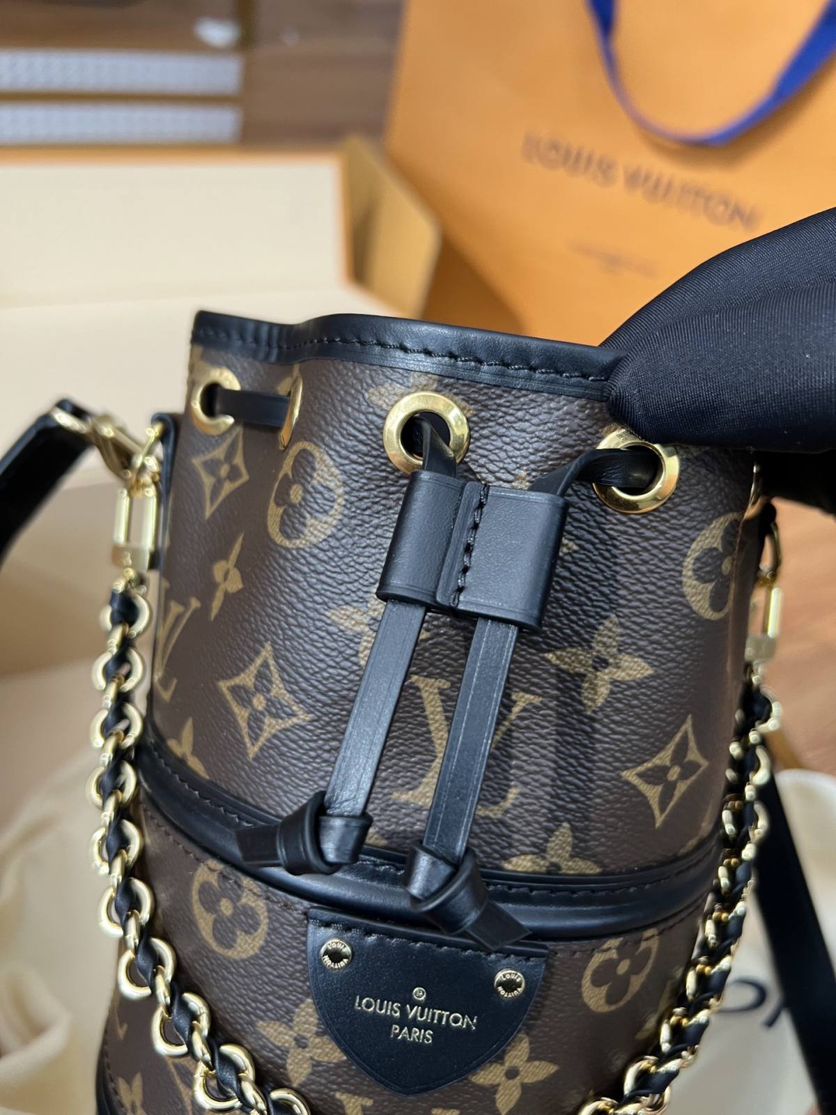 Ellebag’s 1:1 Replica of Louis Vuitton M83480 Canoé Chain Bucket Bag: A Perfect Fusion of Classic Design and Modern Craftsmanship(2024 Dec Updated)-Best Quality Fake Louis Vuitton Bag Online Store, Replica designer bag ru