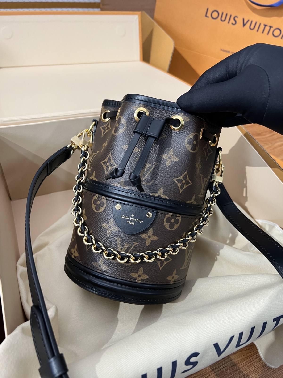 Ellebag’s 1:1 Replica of Louis Vuitton M83480 Canoé Chain Bucket Bag: A Perfect Fusion of Classic Design and Modern Craftsmanship(2024 Dec Updated)-Best Quality Fake Louis Vuitton Bag Online Store, Replica designer bag ru