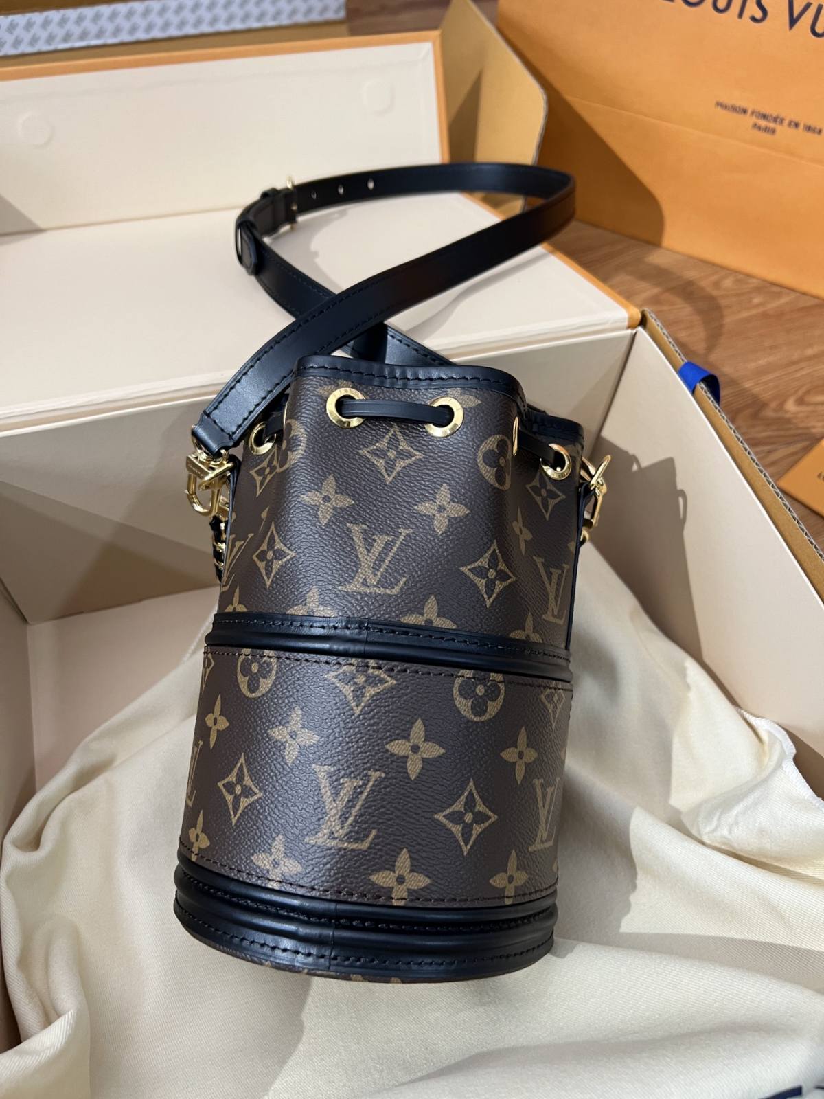 Ellebag’s 1:1 Replica of Louis Vuitton M83480 Canoé Chain Bucket Bag: A Perfect Fusion of Classic Design and Modern Craftsmanship(2024 Dec Updated)-Best Quality Fake Louis Vuitton Bag Online Store, Replica designer bag ru