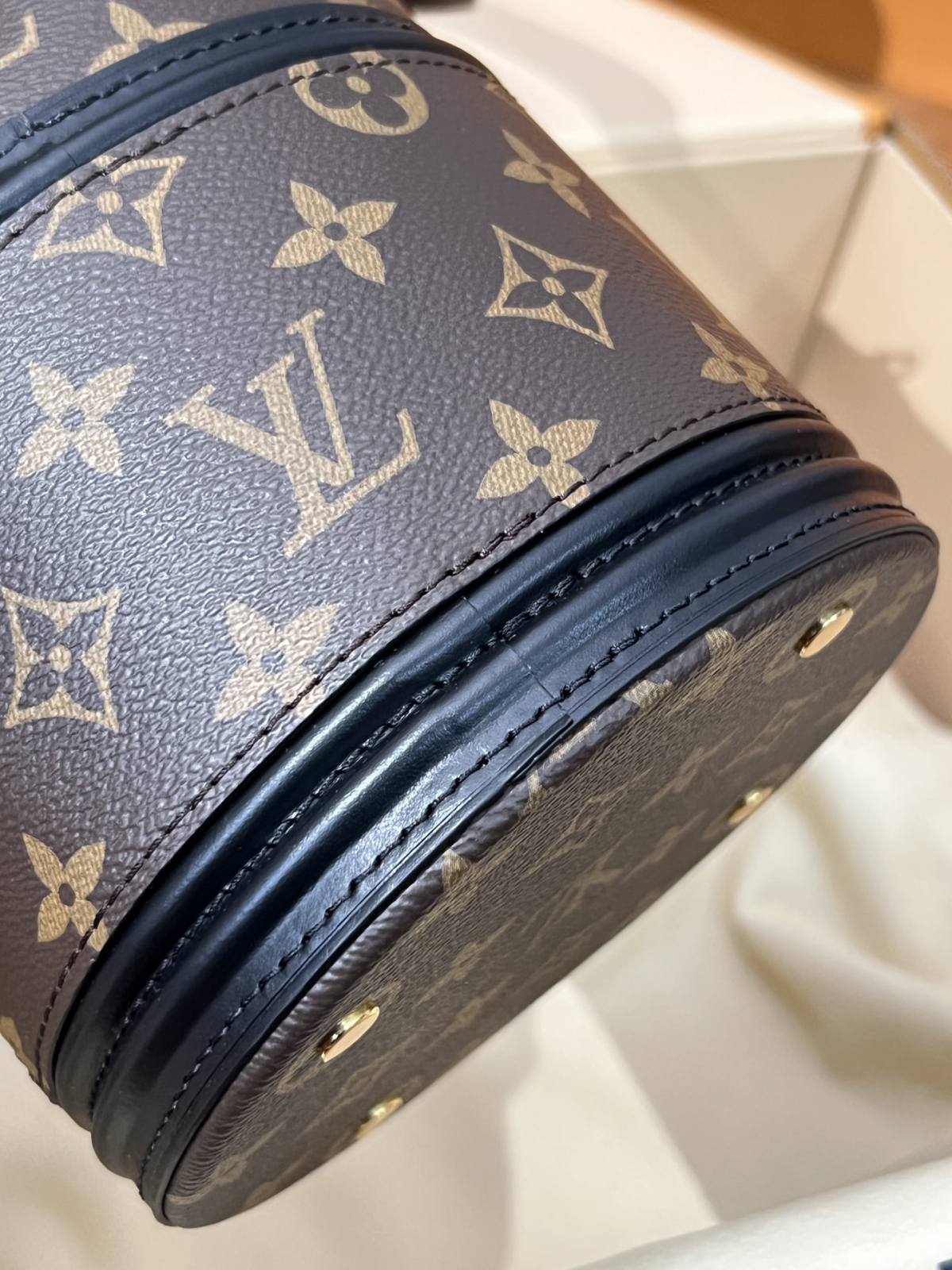 Ellebag’s 1:1 Replica of Louis Vuitton M83480 Canoé Chain Bucket Bag: A Perfect Fusion of Classic Design and Modern Craftsmanship(2024 Dec Updated)-Best Quality Fake Louis Vuitton Bag Online Store, Replica designer bag ru