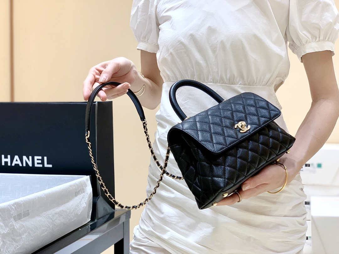 Ellebag’s Exquisite Replica: The Black Caviar Leather Chanel Coco Handle 22P with Champagne Gold Hardware(2024 Dec Updated)-Best Quality Fake Louis Vuitton Bag Online Store, Replica designer bag ru