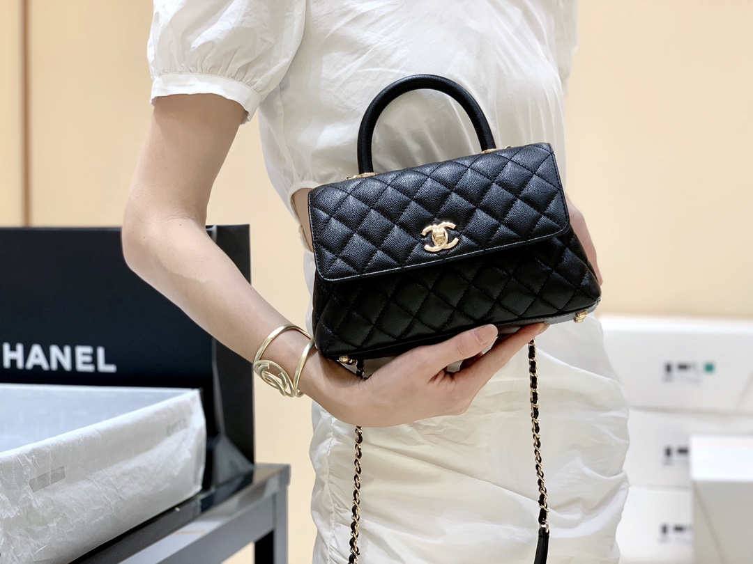 Ellebag’s Exquisite Replica: The Black Caviar Leather Chanel Coco Handle 22P with Champagne Gold Hardware(2024 Dec Updated)-Best Quality Fake Louis Vuitton Bag Online Store, Replica designer bag ru