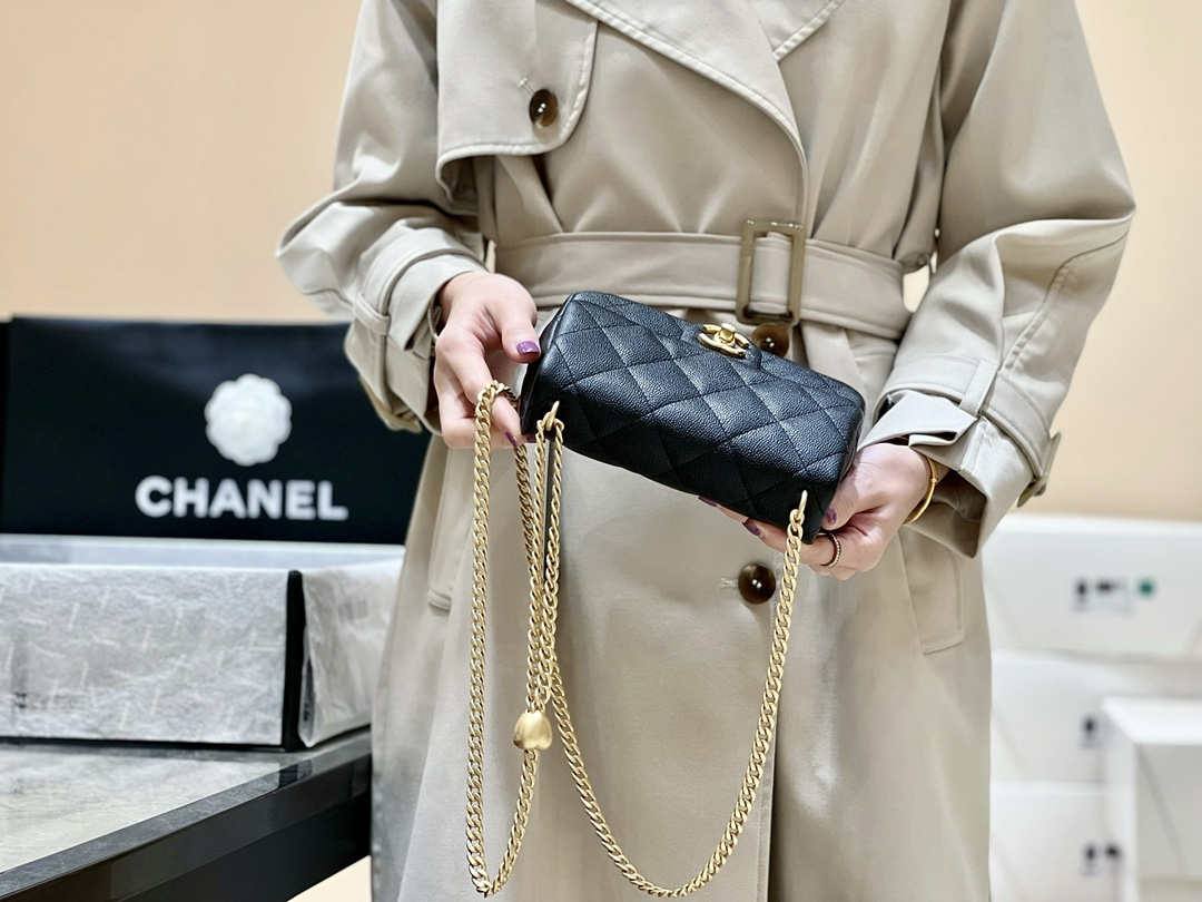 Ellebag’s Exquisite Replica: The black Caviar Leather Chanel Mini Flap Bag with Heart Clasp(2024 Dec Updated)-Labākās kvalitātes viltotās Louis Vuitton somas tiešsaistes veikals, dizaineru somas kopija ru