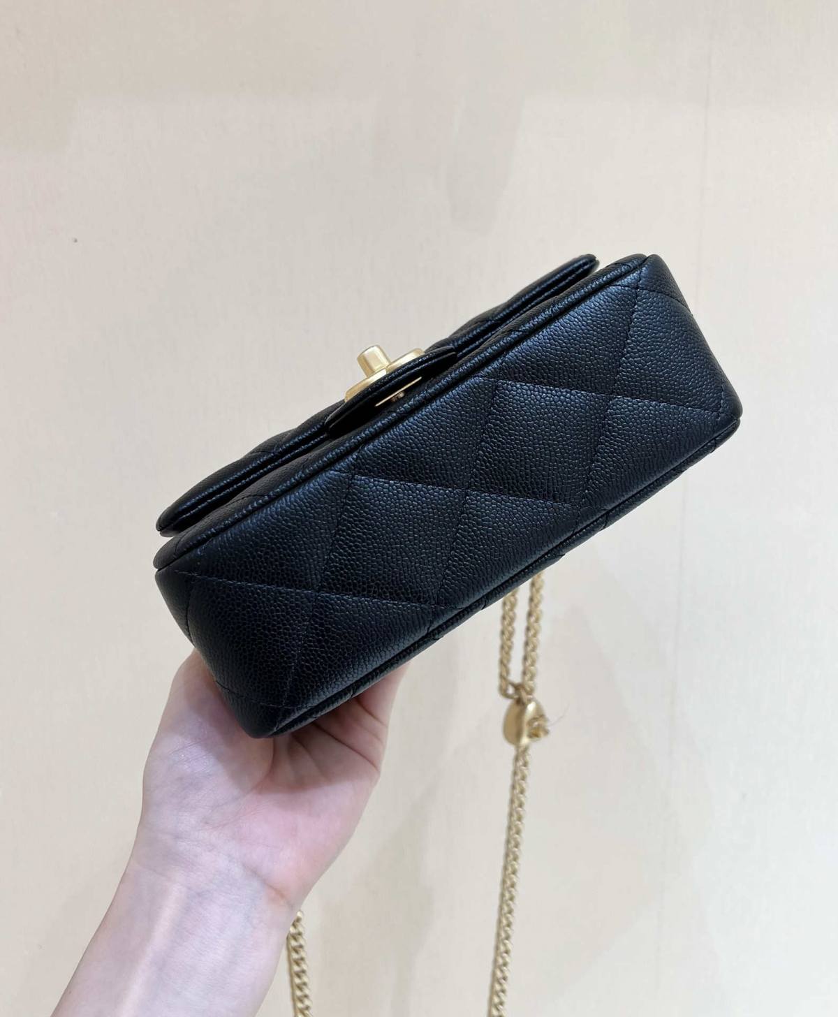 Ellebag’s Exquisite Replica: The black Caviar Leather Chanel Mini Flap Bag with Heart Clasp(2024 Dec Updated)-Labākās kvalitātes viltotās Louis Vuitton somas tiešsaistes veikals, dizaineru somas kopija ru