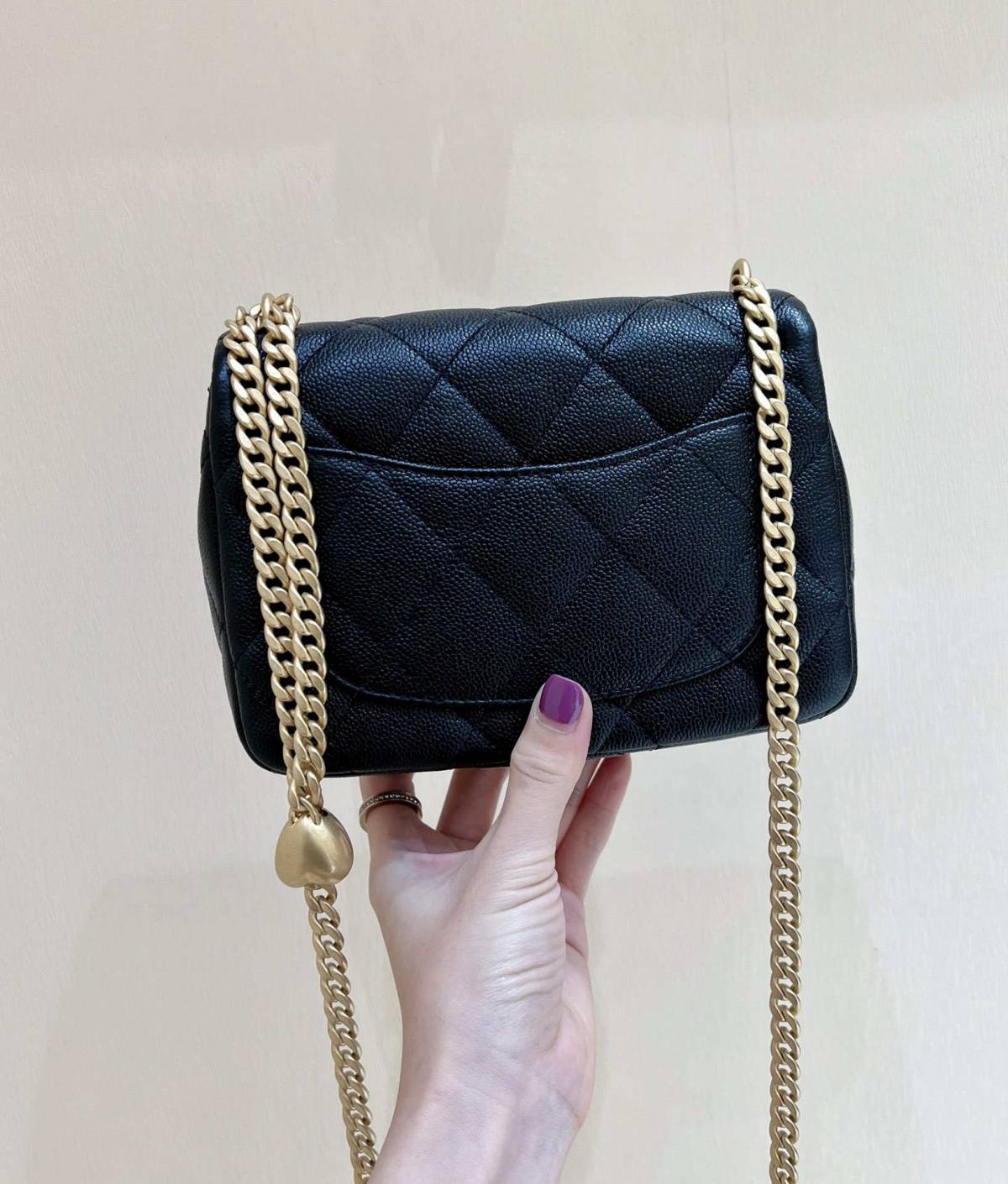 Ellebag’s Exquisite Replica: The black Caviar Leather Chanel Mini Flap Bag with Heart Clasp(2024 Dec Updated)-Labākās kvalitātes viltotās Louis Vuitton somas tiešsaistes veikals, dizaineru somas kopija ru