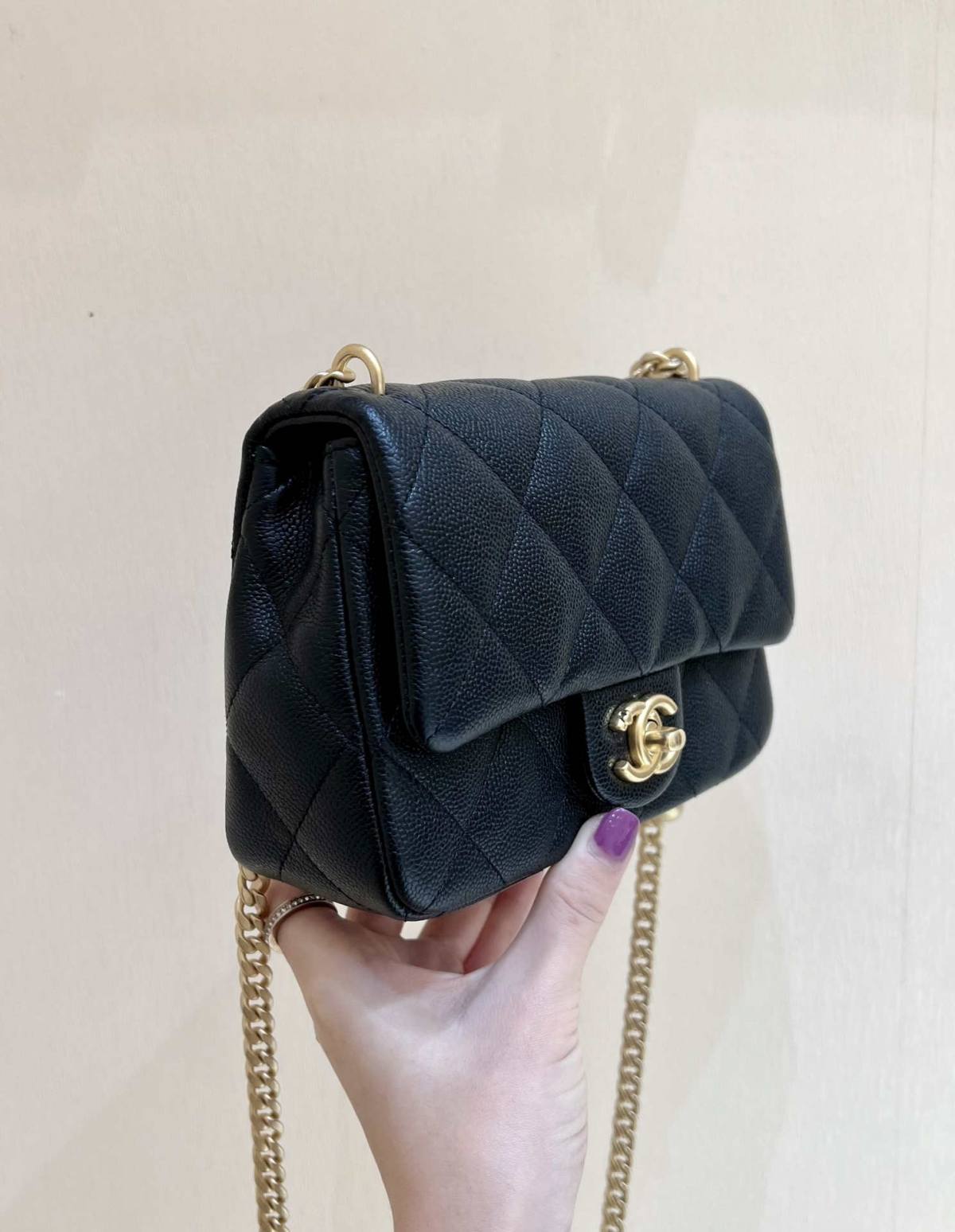 Ellebag’s Exquisite Replica: The black Caviar Leather Chanel Mini Flap Bag with Heart Clasp(2024 Dec Updated)-Labākās kvalitātes viltotās Louis Vuitton somas tiešsaistes veikals, dizaineru somas kopija ru