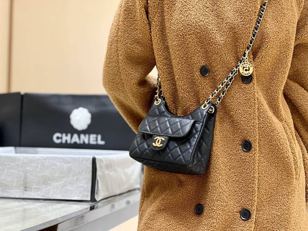 Ellebag’s Exquisite Replica: The Black Caviar Leather Chanel Small Hobo Bag with Gold Hardware(2024 Dec Updated)-Best Quality Replica designer Bag factory in China