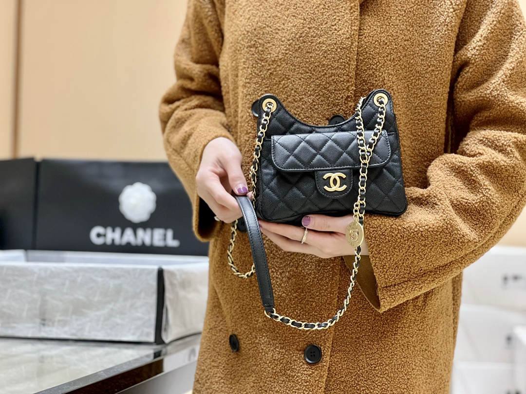 Ellebag’s Exquisite Replica: The Black Caviar Leather Chanel Small Hobo Bag with Gold Hardware(2024 Dec Updated)-Best Quality Replica designer Bag factory in China