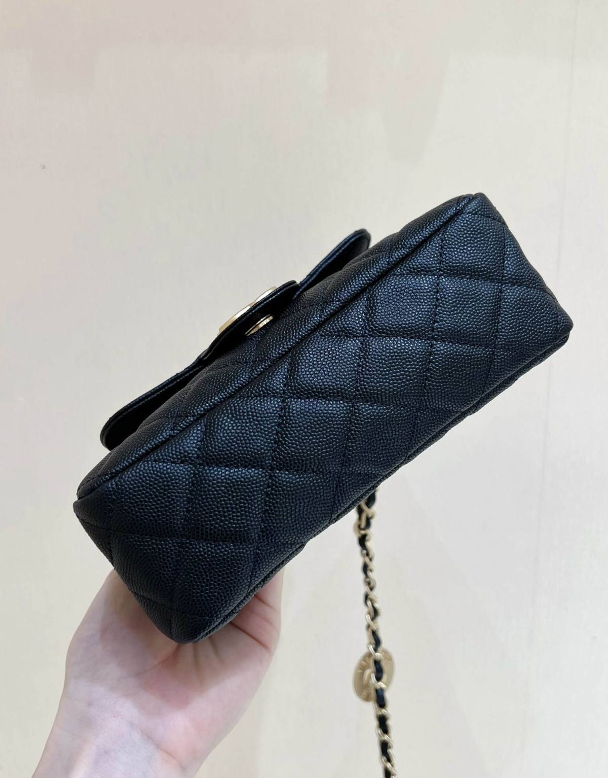 Ellebag’s Exquisite Replica: The Black Caviar Leather Chanel Small Hobo Bag with Gold Hardware(2024 Dec Updated)-Best Quality Replica designer Bag factory in China