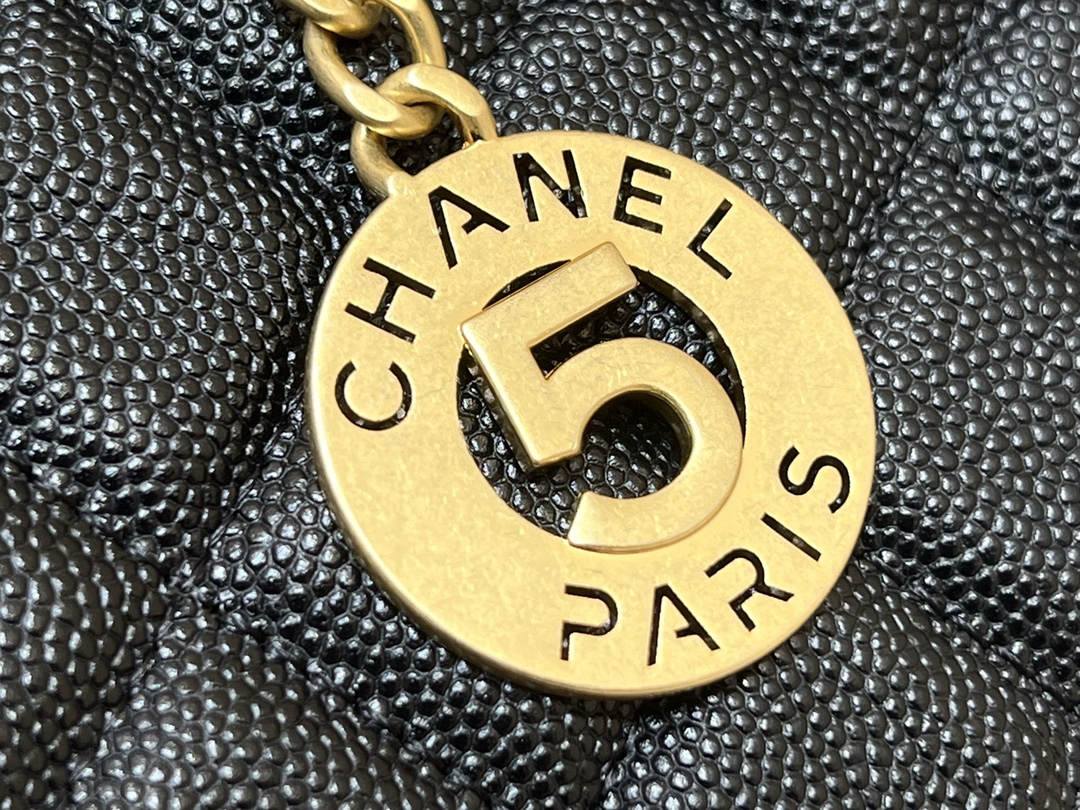 Ellebag’s Exquisite Replica: The Black Caviar Leather Chanel Small Hobo Bag with Gold Hardware(2024 Dec Updated)-Best Quality Replica designer Bag factory in China