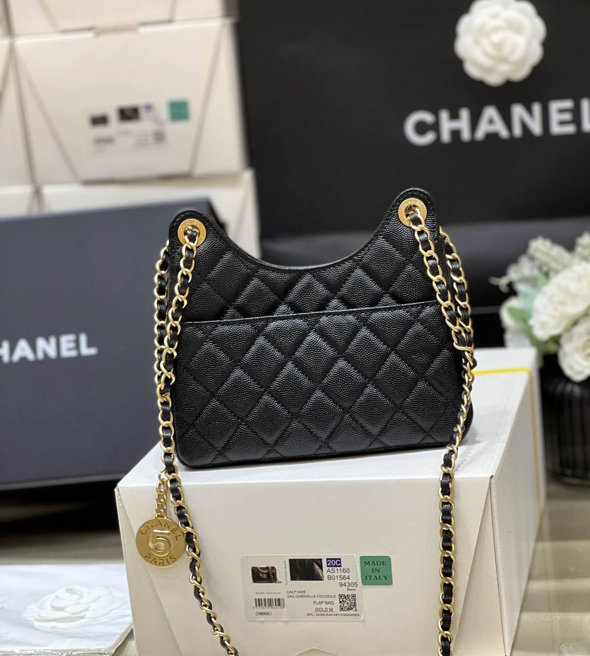 Ellebag’s Exquisite Replica: The Black Caviar Leather Chanel Small Hobo Bag with Gold Hardware(2024 Dec Updated)-Best Quality Replica designer Bag factory in China