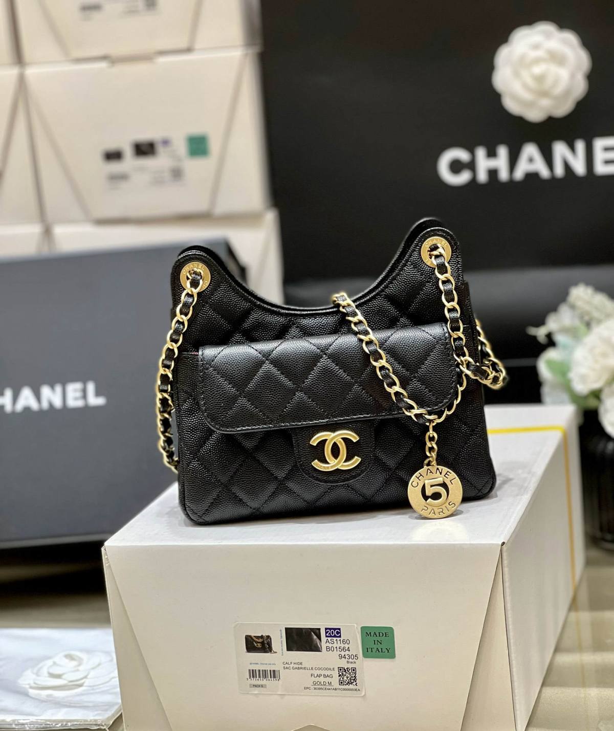 Ellebag’s Exquisite Replica: The Black Caviar Leather Chanel Small Hobo Bag with Gold Hardware(2024 Dec Updated)-Best Quality Replica designer Bag factory in China