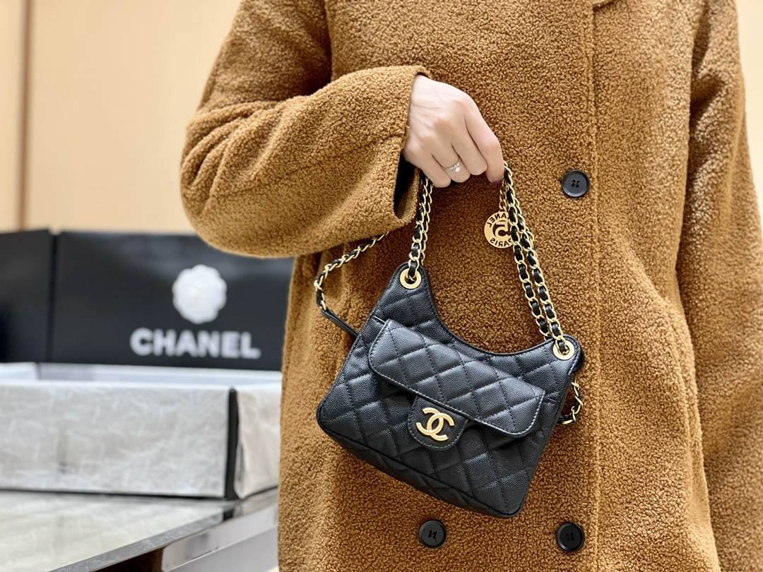 Ellebag’s Exquisite Replica: The Black Caviar Leather Chanel Small Hobo Bag with Gold Hardware(2024 Dec Updated)-Best Quality Replica designer Bag factory in China