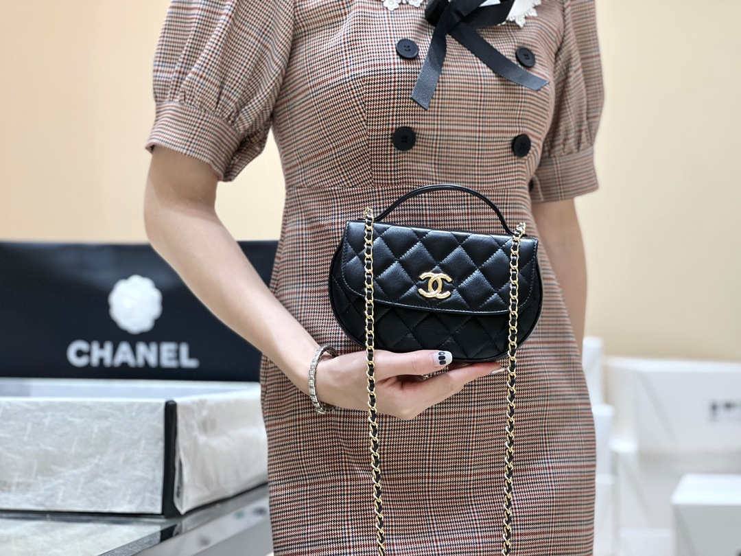 Ellebag’s Exquisite Replica: The Black Lambskin Chanel 23A AP3367 with Gold Hardware(2024 Dec Updated)-ʻOi aku ka maikaʻi o ka ʻeke Louis Vuitton ʻeke hoʻopunipuni ma ka hale kūʻai pūnaewele, ʻeke hoʻolālā kope ru