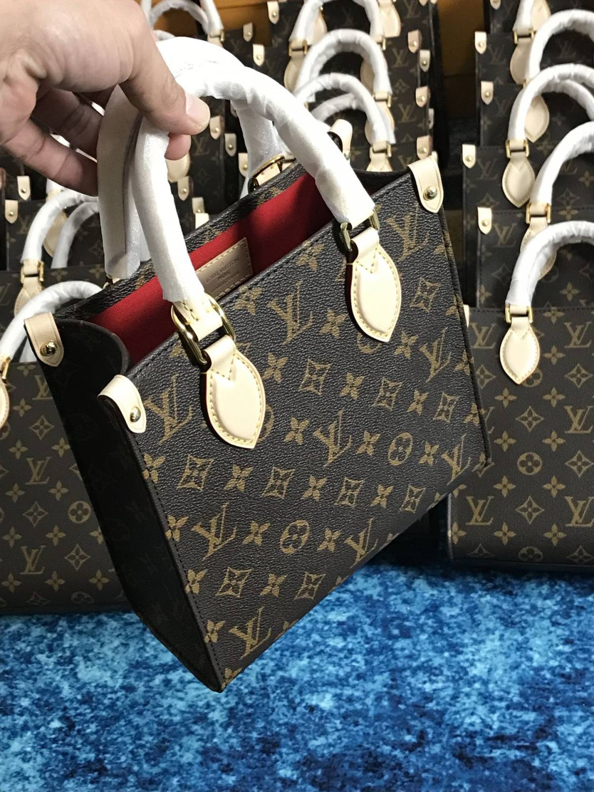 Ellebag’s 1:1 Replica of Louis Vuitton SACPLAT BB Piano Bag M43986: A Masterpiece of Craftsmanship(2024 Dec Updated)-ʻOi aku ka maikaʻi o ka ʻeke Louis Vuitton ʻeke hoʻopunipuni ma ka hale kūʻai pūnaewele, ʻeke hoʻolālā kope ru