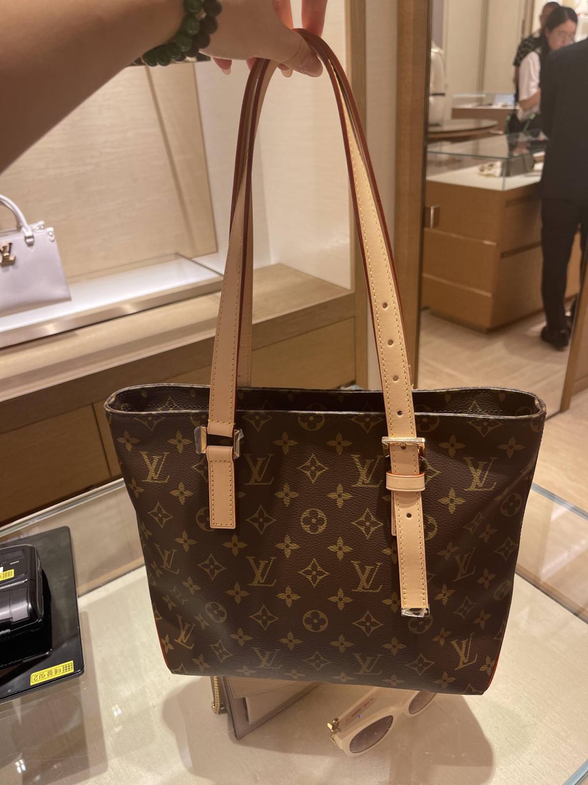 Ellebag’s Craftsmanship: M12095 Piano Handbag – A 1:1 Replica of Louis Vuitton’s Newest Icon(2024 Dec Updated)-ʻOi aku ka maikaʻi o ka ʻeke Louis Vuitton ʻeke hoʻopunipuni ma ka hale kūʻai pūnaewele, ʻeke hoʻolālā kope ru