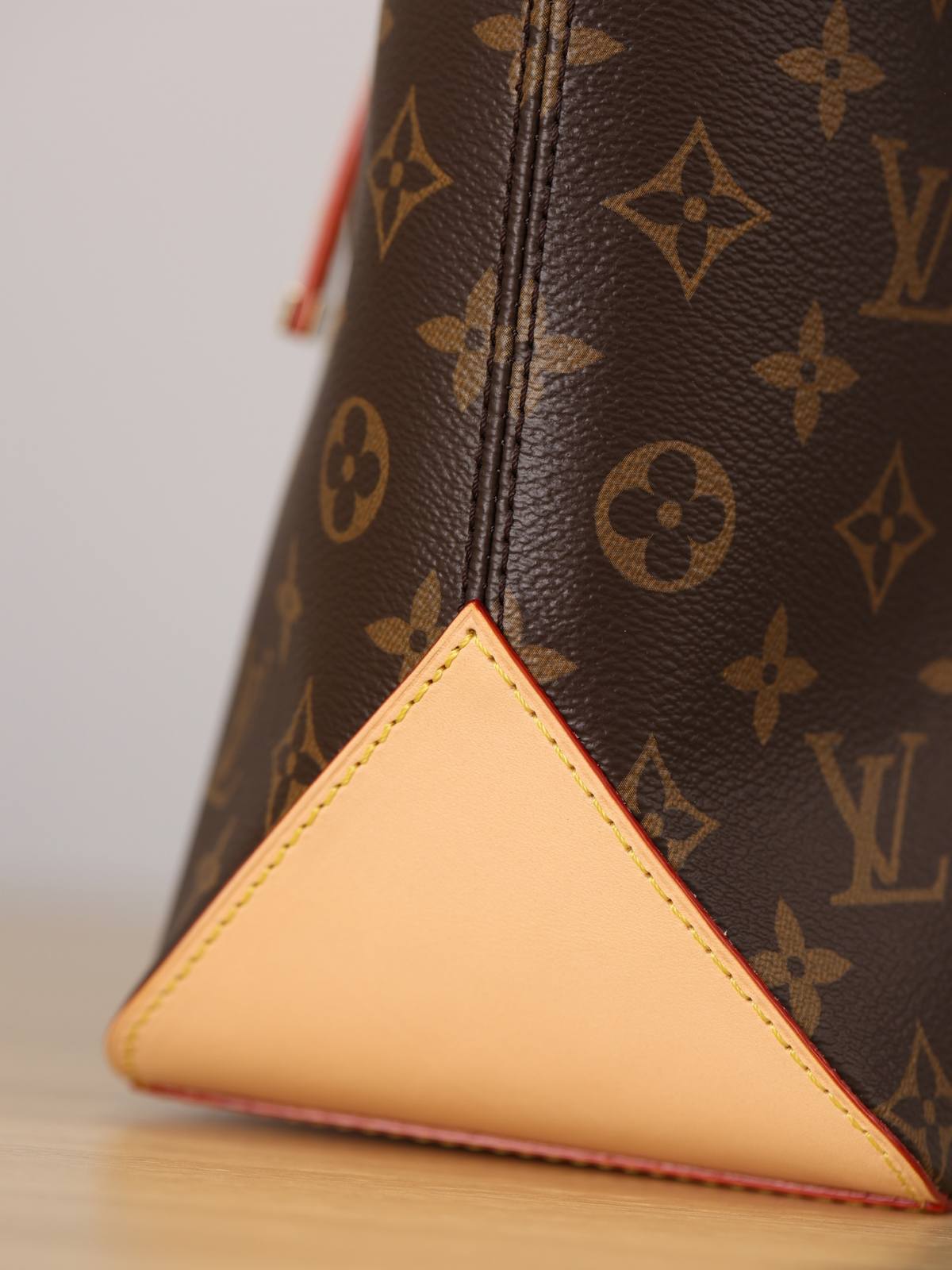 Ellebag’s Craftsmanship: M12095 Piano Handbag – A 1:1 Replica of Louis Vuitton’s Newest Icon(2024 Dec Updated)-ʻOi aku ka maikaʻi o ka ʻeke Louis Vuitton ʻeke hoʻopunipuni ma ka hale kūʻai pūnaewele, ʻeke hoʻolālā kope ru