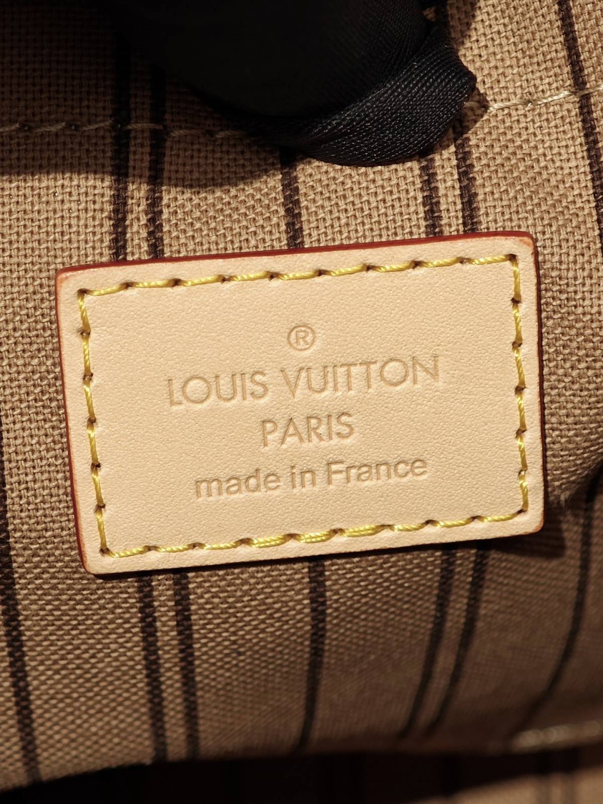 Ellebag’s Craftsmanship: M12095 Piano Handbag – A 1:1 Replica of Louis Vuitton’s Newest Icon(2024 Dec Updated)-ʻOi aku ka maikaʻi o ka ʻeke Louis Vuitton ʻeke hoʻopunipuni ma ka hale kūʻai pūnaewele, ʻeke hoʻolālā kope ru