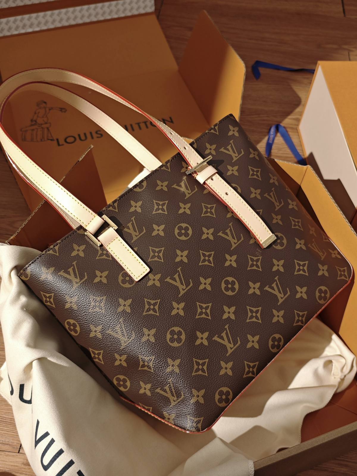 Ellebag’s Craftsmanship: M12095 Piano Handbag – A 1:1 Replica of Louis Vuitton’s Newest Icon(2024 Dec Updated)-ʻOi aku ka maikaʻi o ka ʻeke Louis Vuitton ʻeke hoʻopunipuni ma ka hale kūʻai pūnaewele, ʻeke hoʻolālā kope ru