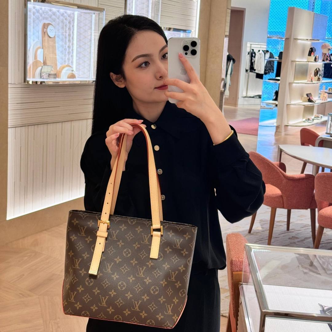 Ellebag’s Craftsmanship: M12095 Piano Handbag – A 1:1 Replica of Louis Vuitton’s Newest Icon(2024 Dec Updated)-ʻOi aku ka maikaʻi o ka ʻeke Louis Vuitton ʻeke hoʻopunipuni ma ka hale kūʻai pūnaewele, ʻeke hoʻolālā kope ru