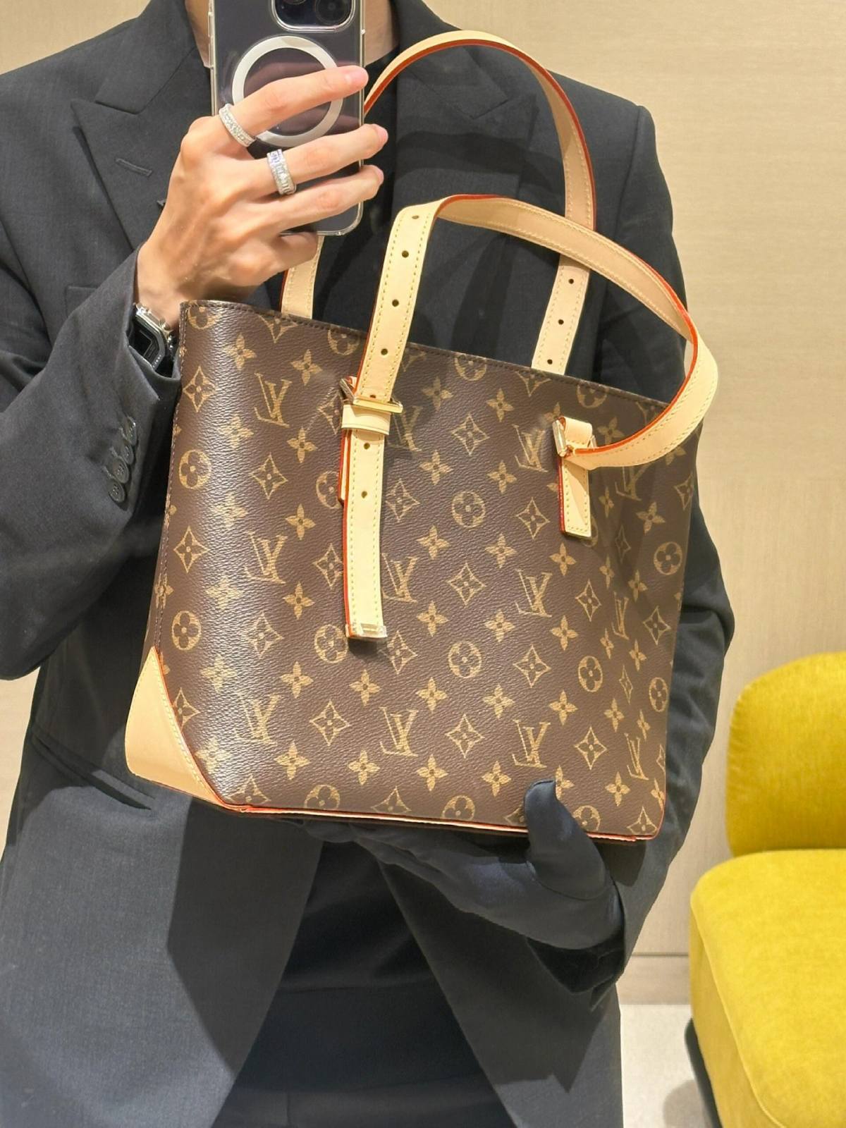 Ellebag’s Craftsmanship: M12095 Piano Handbag – A 1:1 Replica of Louis Vuitton’s Newest Icon(2024 Dec Updated)-ʻOi aku ka maikaʻi o ka ʻeke Louis Vuitton ʻeke hoʻopunipuni ma ka hale kūʻai pūnaewele, ʻeke hoʻolālā kope ru