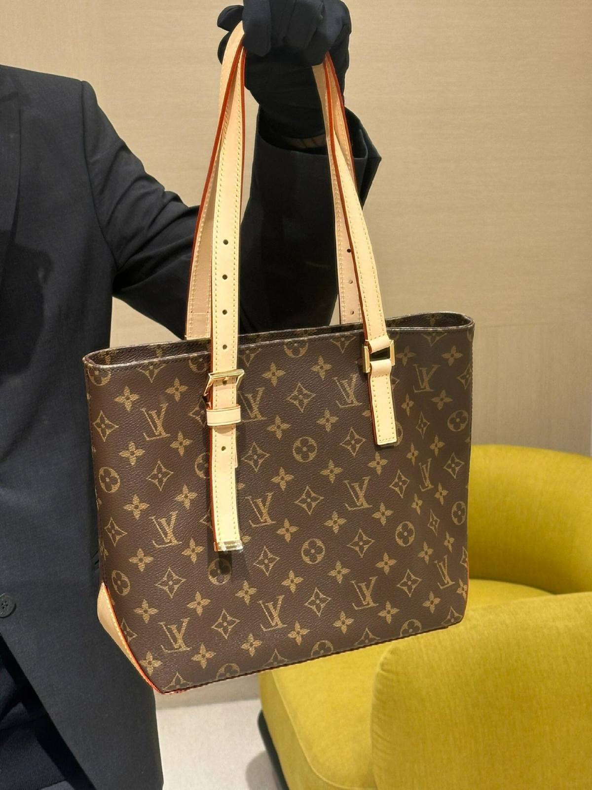 Ellebag’s Craftsmanship: M12095 Piano Handbag – A 1:1 Replica of Louis Vuitton’s Newest Icon(2024 Dec Updated)-ʻOi aku ka maikaʻi o ka ʻeke Louis Vuitton ʻeke hoʻopunipuni ma ka hale kūʻai pūnaewele, ʻeke hoʻolālā kope ru