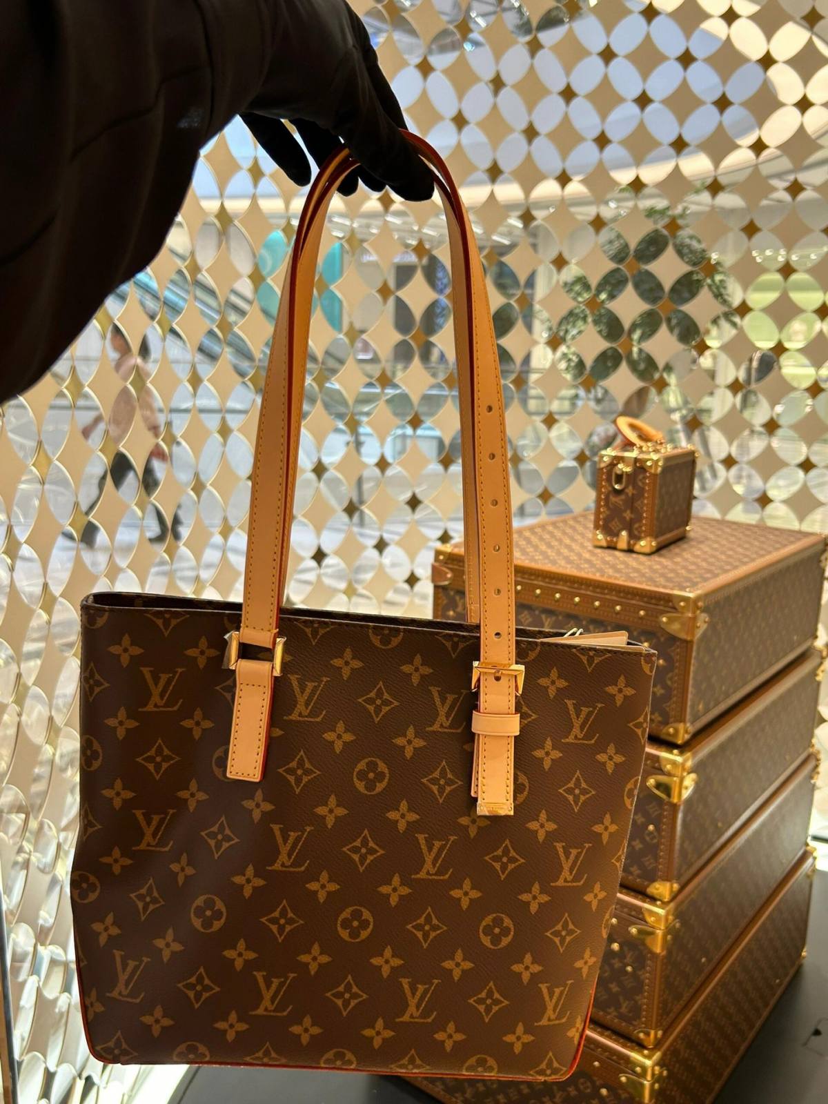 Ellebag’s Craftsmanship: M12095 Piano Handbag – A 1:1 Replica of Louis Vuitton’s Newest Icon(2024 Dec Updated)-ʻOi aku ka maikaʻi o ka ʻeke Louis Vuitton ʻeke hoʻopunipuni ma ka hale kūʻai pūnaewele, ʻeke hoʻolālā kope ru