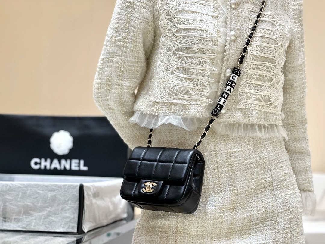 Ellebag’s Exquisite Replica: The Black Lambskin Chanel 23C AS3744 with Vintage Hardware(2024 Dec Updated)-ʻOi aku ka maikaʻi o ka ʻeke Louis Vuitton ʻeke hoʻopunipuni ma ka hale kūʻai pūnaewele, ʻeke hoʻolālā kope ru