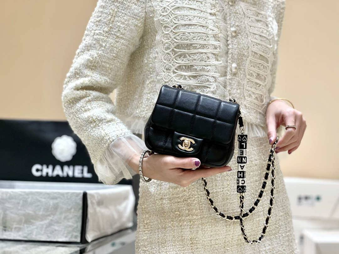 Ellebag’s Exquisite Replica: The Black Lambskin Chanel 23C AS3744 with Vintage Hardware(2024 Dec Updated)-ʻOi aku ka maikaʻi o ka ʻeke Louis Vuitton ʻeke hoʻopunipuni ma ka hale kūʻai pūnaewele, ʻeke hoʻolālā kope ru