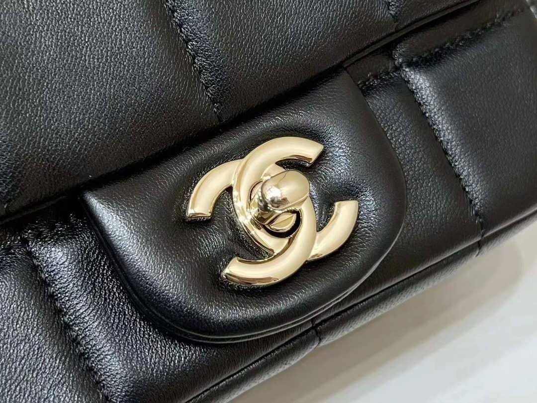 Ellebag’s Exquisite Replica: The Black Lambskin Chanel 23C AS3744 with Vintage Hardware(2024 Dec Updated)-ʻOi aku ka maikaʻi o ka ʻeke Louis Vuitton ʻeke hoʻopunipuni ma ka hale kūʻai pūnaewele, ʻeke hoʻolālā kope ru