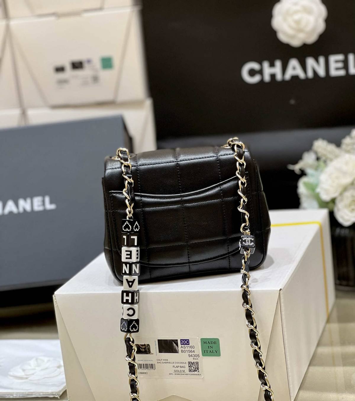 Ellebag’s Exquisite Replica: The Black Lambskin Chanel 23C AS3744 with Vintage Hardware(2024 Dec Updated)-ʻOi aku ka maikaʻi o ka ʻeke Louis Vuitton ʻeke hoʻopunipuni ma ka hale kūʻai pūnaewele, ʻeke hoʻolālā kope ru