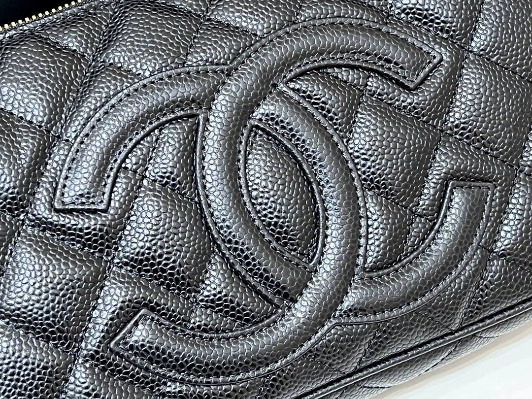 Ellebag’s Exquisite Replica: The Black Lambskin Chanel Bag with Wide Leather-Interlaced Chain and Gold Hardware(2024 Dec Updated)-ʻOi aku ka maikaʻi o ka ʻeke Louis Vuitton ʻeke hoʻopunipuni ma ka hale kūʻai pūnaewele, ʻeke hoʻolālā kope ru