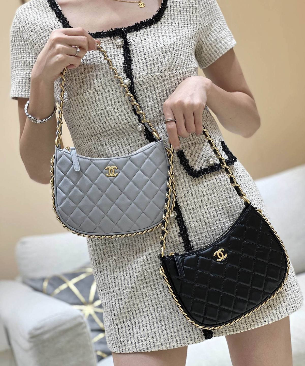 Ellebag’s Exquisite Replica: The Black Lambskin Chanel Hobo Handbag with Gold Hardware(2024 Dec Updated)-ʻOi aku ka maikaʻi o ka ʻeke Louis Vuitton ʻeke hoʻopunipuni ma ka hale kūʻai pūnaewele, ʻeke hoʻolālā kope ru