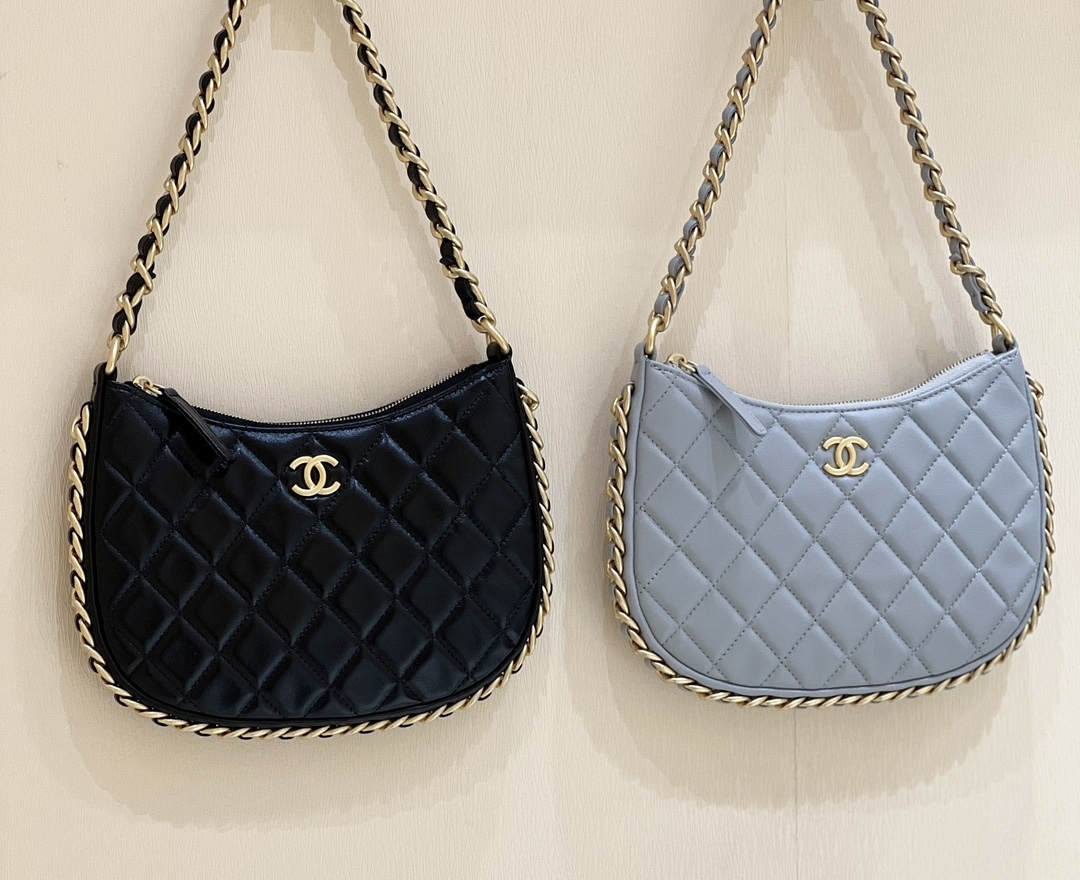 Ellebag’s Exquisite Replica: The Black Lambskin Chanel Hobo Handbag with Gold Hardware(2024 Dec Updated)-ʻOi aku ka maikaʻi o ka ʻeke Louis Vuitton ʻeke hoʻopunipuni ma ka hale kūʻai pūnaewele, ʻeke hoʻolālā kope ru