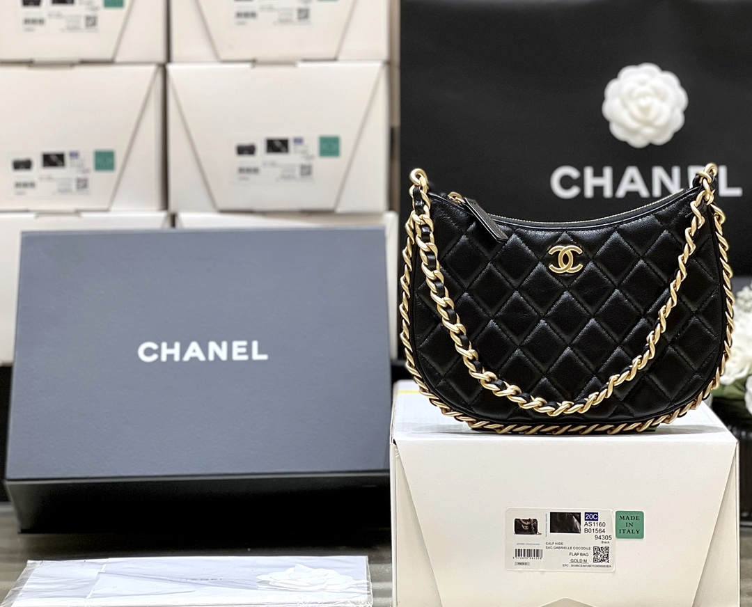 Ellebag’s Exquisite Replica: The Black Lambskin Chanel Hobo Handbag with Gold Hardware(2024 Dec Updated)-ʻOi aku ka maikaʻi o ka ʻeke Louis Vuitton ʻeke hoʻopunipuni ma ka hale kūʻai pūnaewele, ʻeke hoʻolālā kope ru