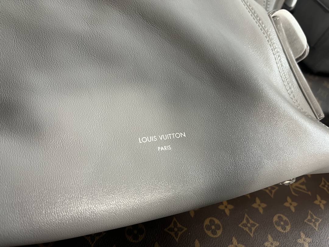 Ellebag’s Craftsmanship: M12579 CarryAll Cargo Small Handbag – A 1:1 Replica Masterpiece(2024 Dec Updated)-Best Quality Fake Louis Vuitton Bag Online Store, Replica designer bag ru