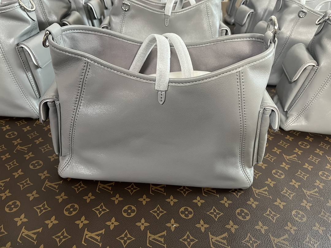 Ellebag’s Craftsmanship: M12579 CarryAll Cargo Small Handbag – A 1:1 Replica Masterpiece(2024 Dec Updated)-Best Quality Fake Louis Vuitton Bag Online Store, Replica designer bag ru