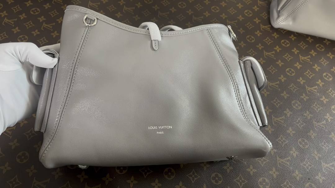 Ellebag’s Craftsmanship: M12579 CarryAll Cargo Small Handbag – A 1:1 Replica Masterpiece(2024 Dec Updated)-Best Quality Fake Louis Vuitton Bag Online Store, Replica designer bag ru