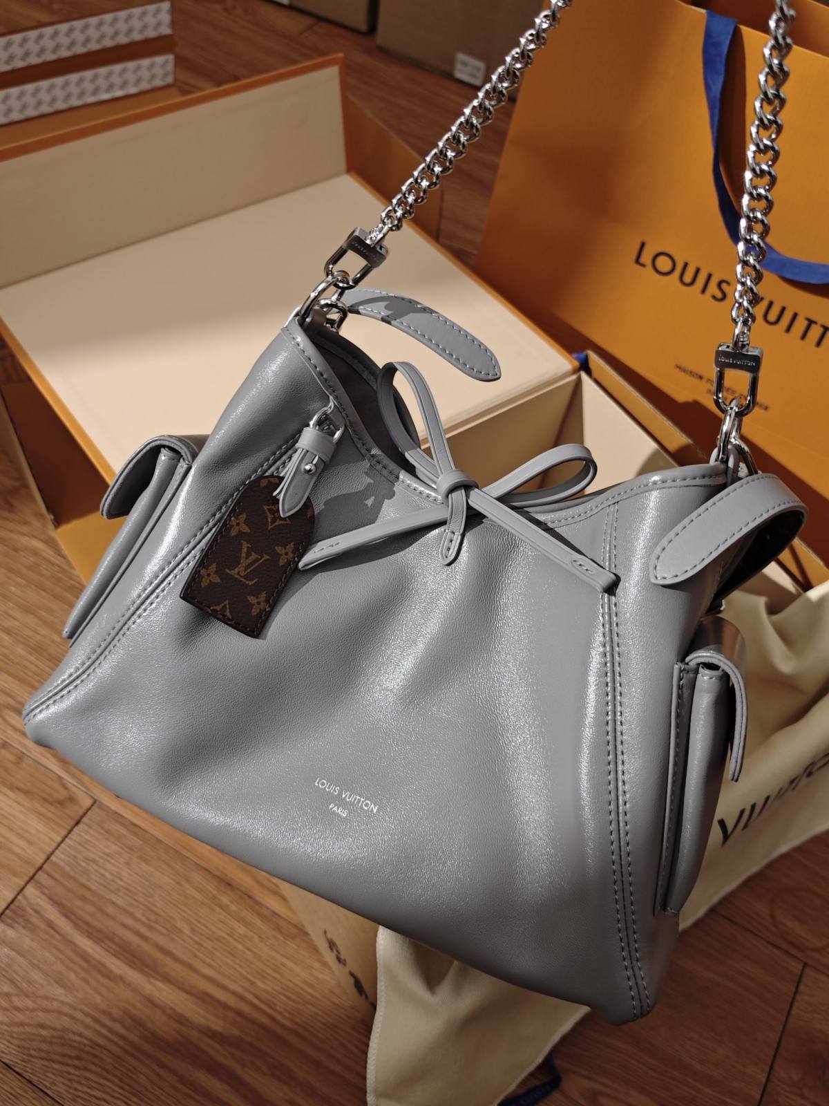 Ellebag’s Craftsmanship: M12579 CarryAll Cargo Small Handbag – A 1:1 Replica Masterpiece(2024 Dec Updated)-Best Quality Fake Louis Vuitton Bag Online Store, Replica designer bag ru