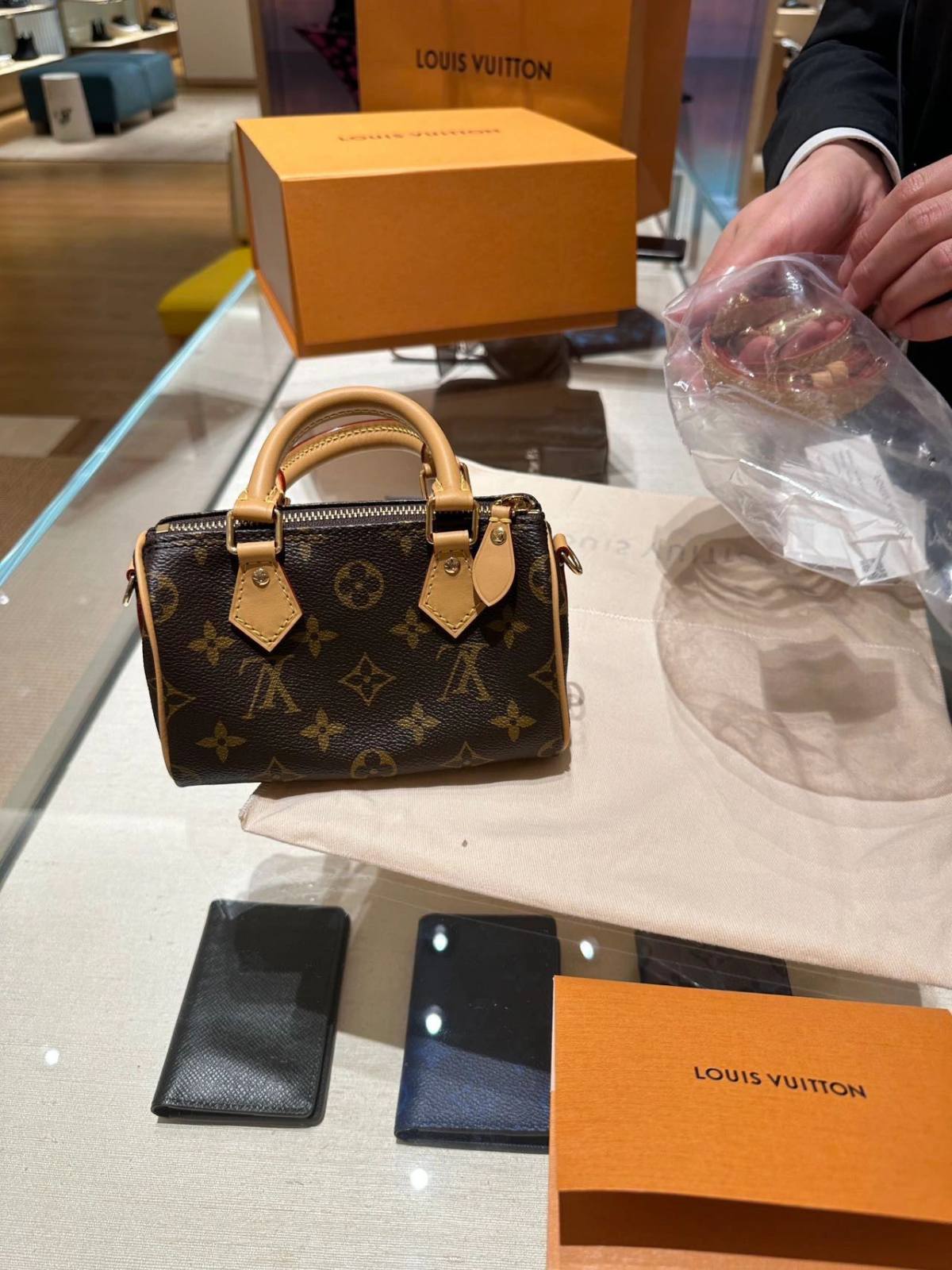 Ellebag’s Mastery in Replicating the Louis Vuitton M81085 Nano Speedy(2024 Dec Updated)-ʻOi aku ka maikaʻi o ka ʻeke Louis Vuitton ʻeke hoʻopunipuni ma ka hale kūʻai pūnaewele, ʻeke hoʻolālā kope ru