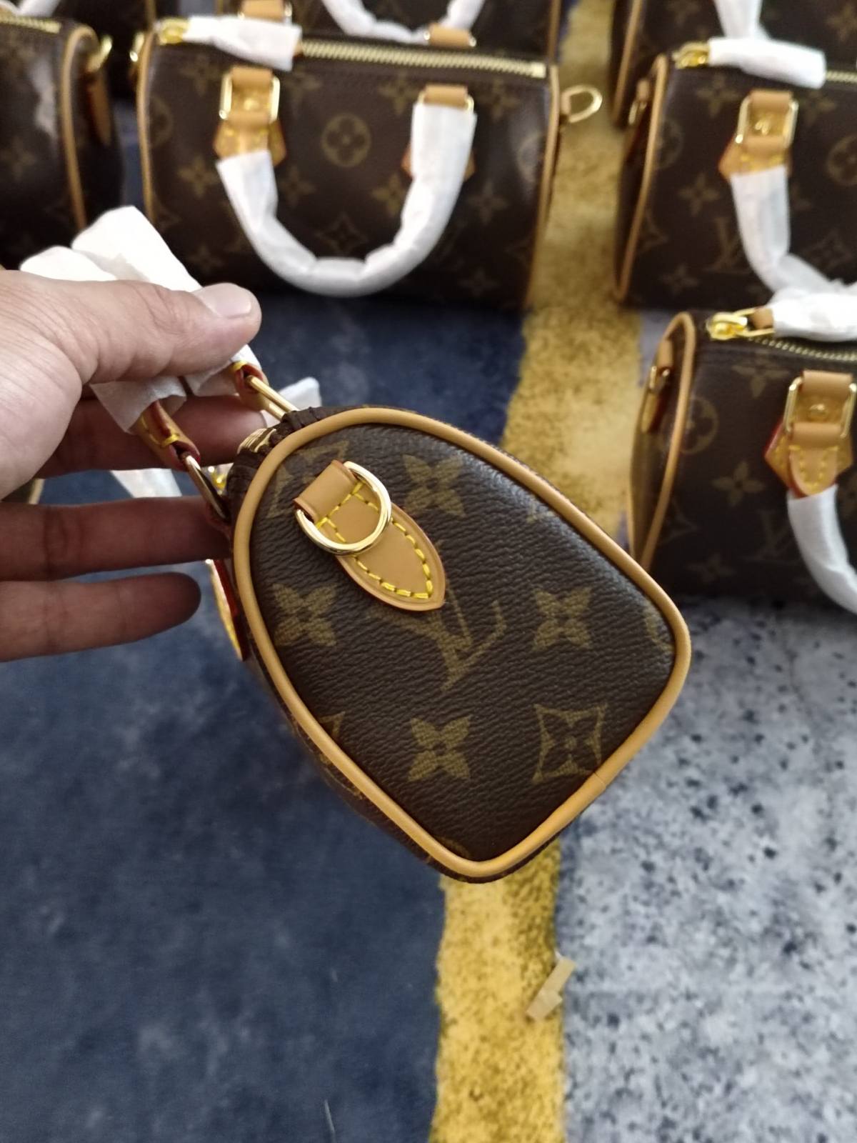 Ellebag’s Mastery in Replicating the Louis Vuitton M81085 Nano Speedy(2024 Dec Updated)-ʻOi aku ka maikaʻi o ka ʻeke Louis Vuitton ʻeke hoʻopunipuni ma ka hale kūʻai pūnaewele, ʻeke hoʻolālā kope ru