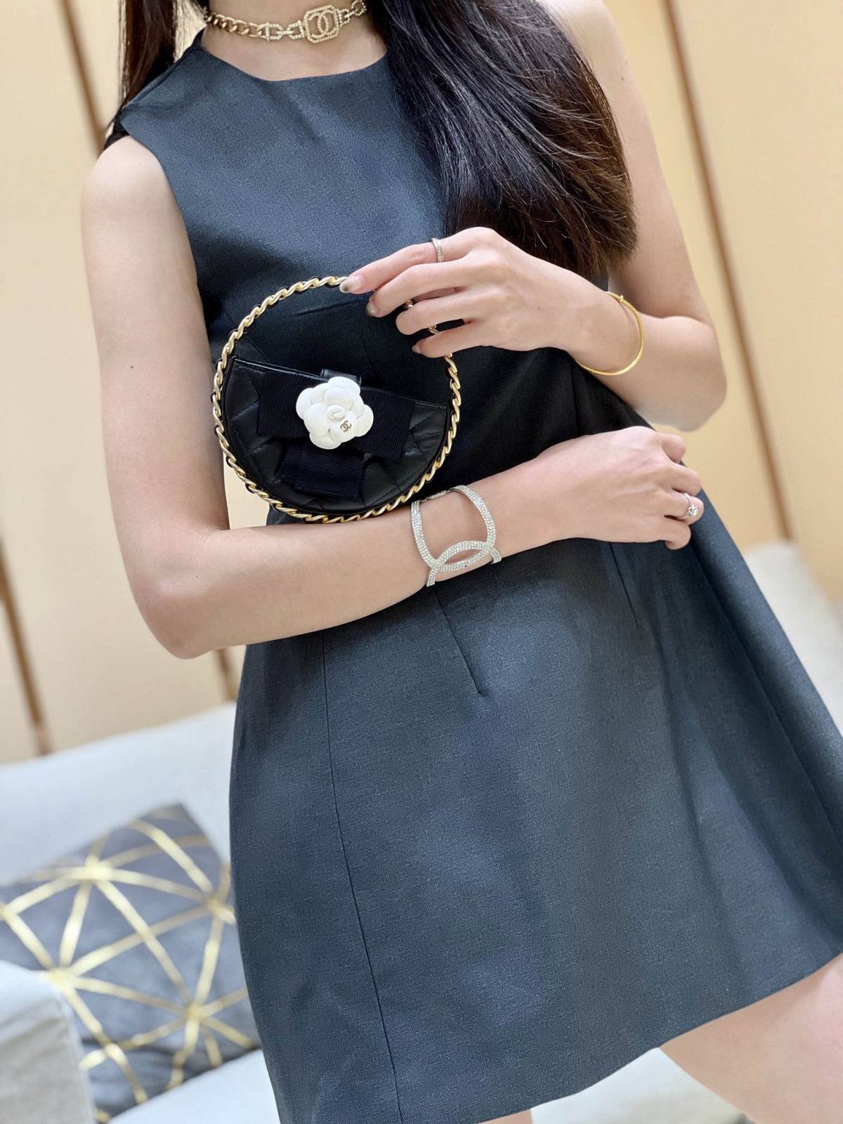 Ellebag’s Exquisite Replica: The Black Lambskin Chanel Pouch with Gold Hardware(2024 Dec Updated)-Best Quality Fake Louis Vuitton Bag Online Store, Replica designer bag ru