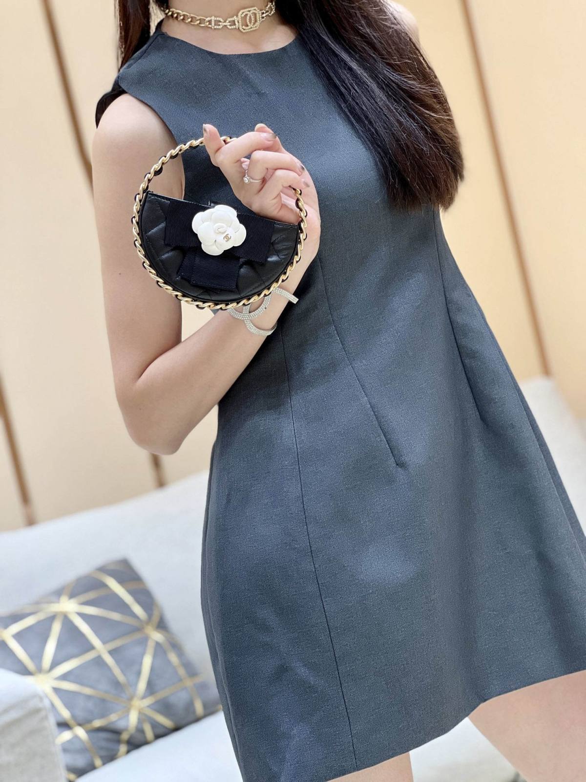 Ellebag’s Exquisite Replica: The Black Lambskin Chanel Pouch with Gold Hardware(2024 Dec Updated)-Best Quality Fake Louis Vuitton Bag Online Store, Replica designer bag ru