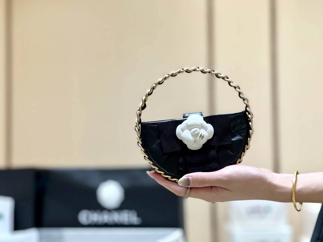 Ellebag’s Exquisite Replica: The Black Lambskin Chanel Pouch with Gold Hardware(2024 Dec Updated)-Best Quality Fake Louis Vuitton Bag Online Store, Replica designer bag ru