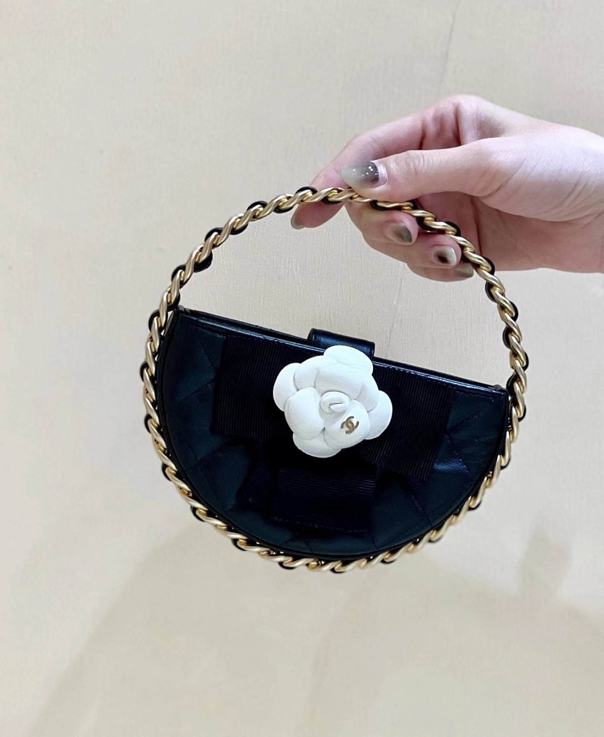 Ellebag’s Exquisite Replica: The Black Lambskin Chanel Pouch with Gold Hardware(2024 Dec Updated)-Best Quality Fake Louis Vuitton Bag Online Store, Replica designer bag ru