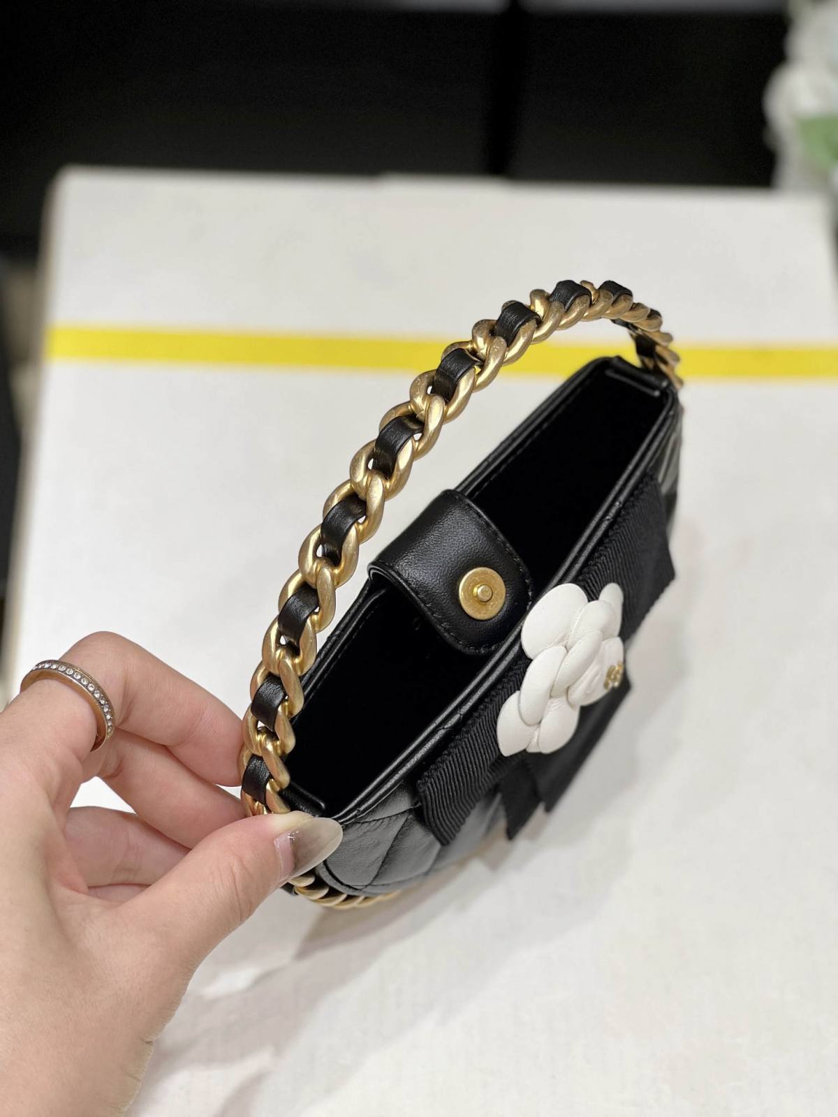 Ellebag’s Exquisite Replica: The Black Lambskin Chanel Pouch with Gold Hardware(2024 Dec Updated)-Best Quality Fake Louis Vuitton Bag Online Store, Replica designer bag ru