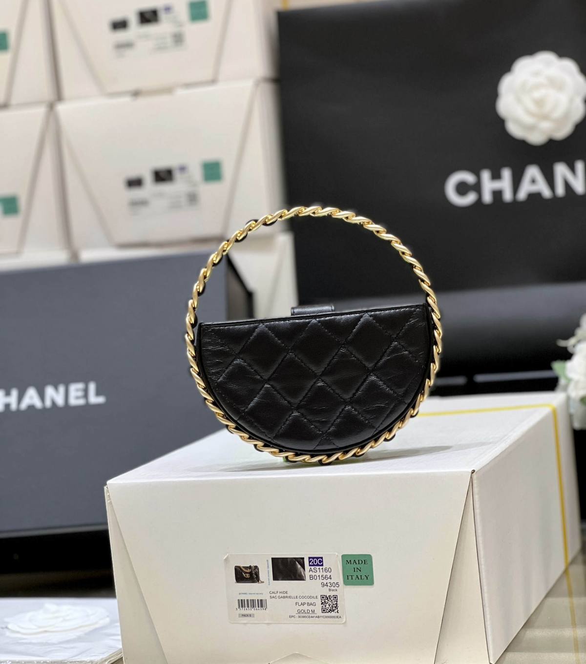 Ellebag’s Exquisite Replica: The Black Lambskin Chanel Pouch with Gold Hardware(2024 Dec Updated)-Best Quality Fake Louis Vuitton Bag Online Store, Replica designer bag ru