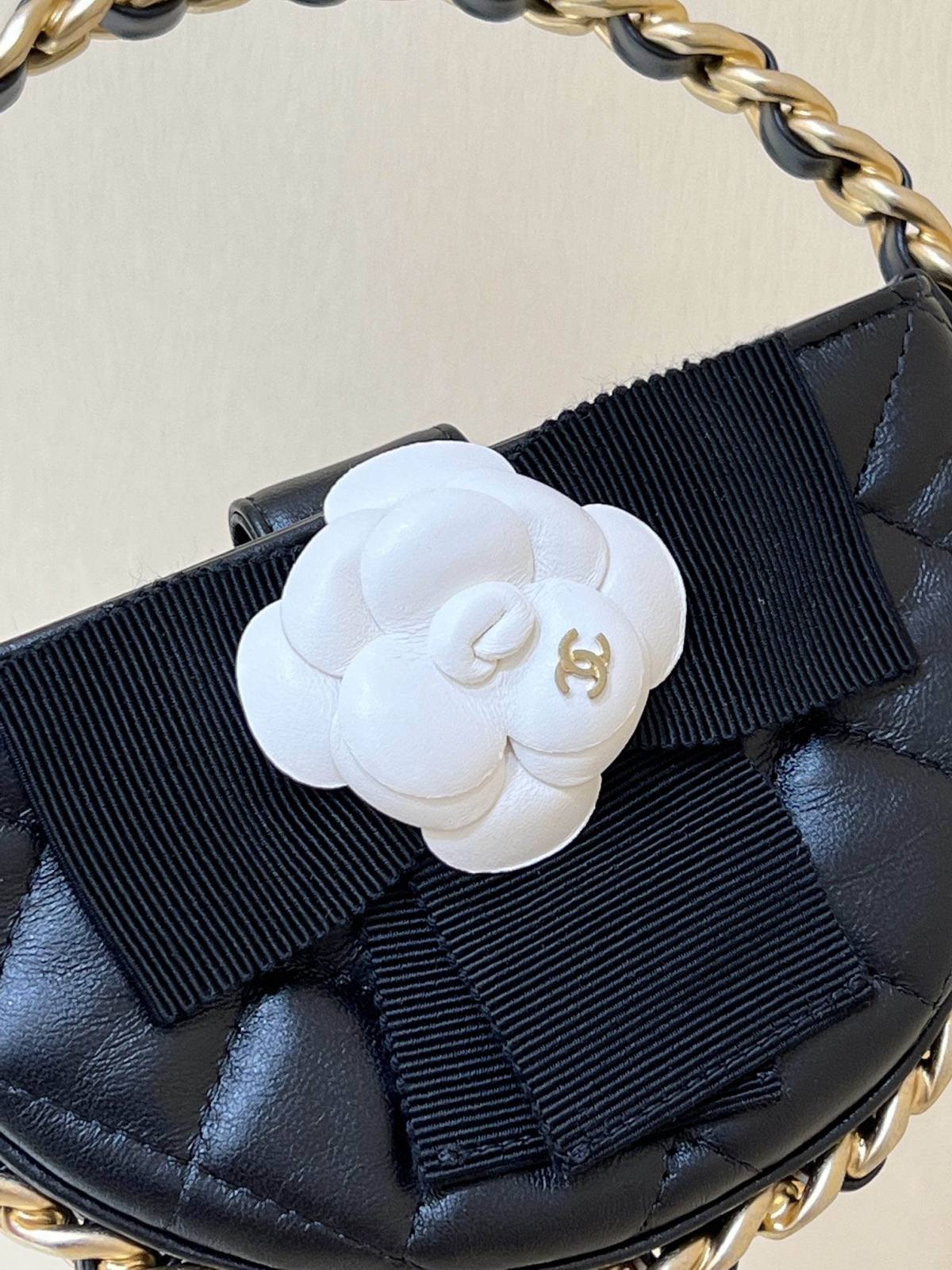 Ellebag’s Exquisite Replica: The Black Lambskin Chanel Pouch with Gold Hardware(2024 Dec Updated)-Best Quality Fake Louis Vuitton Bag Online Store, Replica designer bag ru